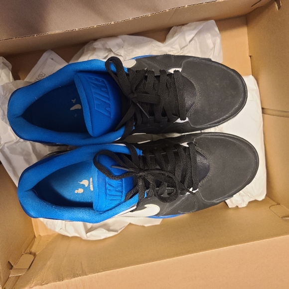 Nike Sneakers - Picture 2 of 4